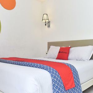 Dewarna Hotel Arifin